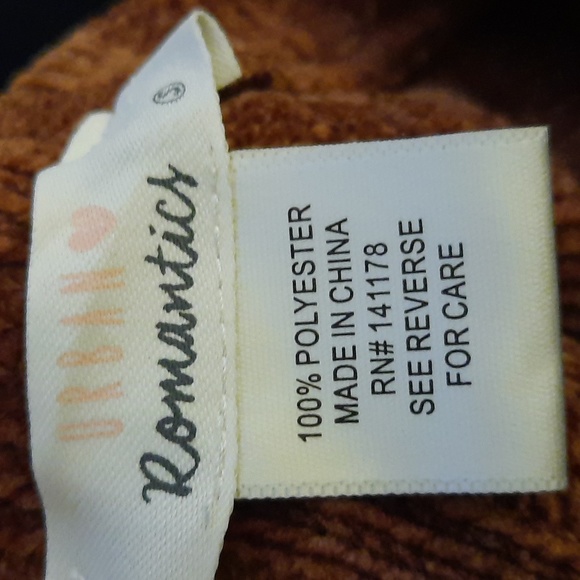 Lightly cropped sweater - Picture 3 of 3